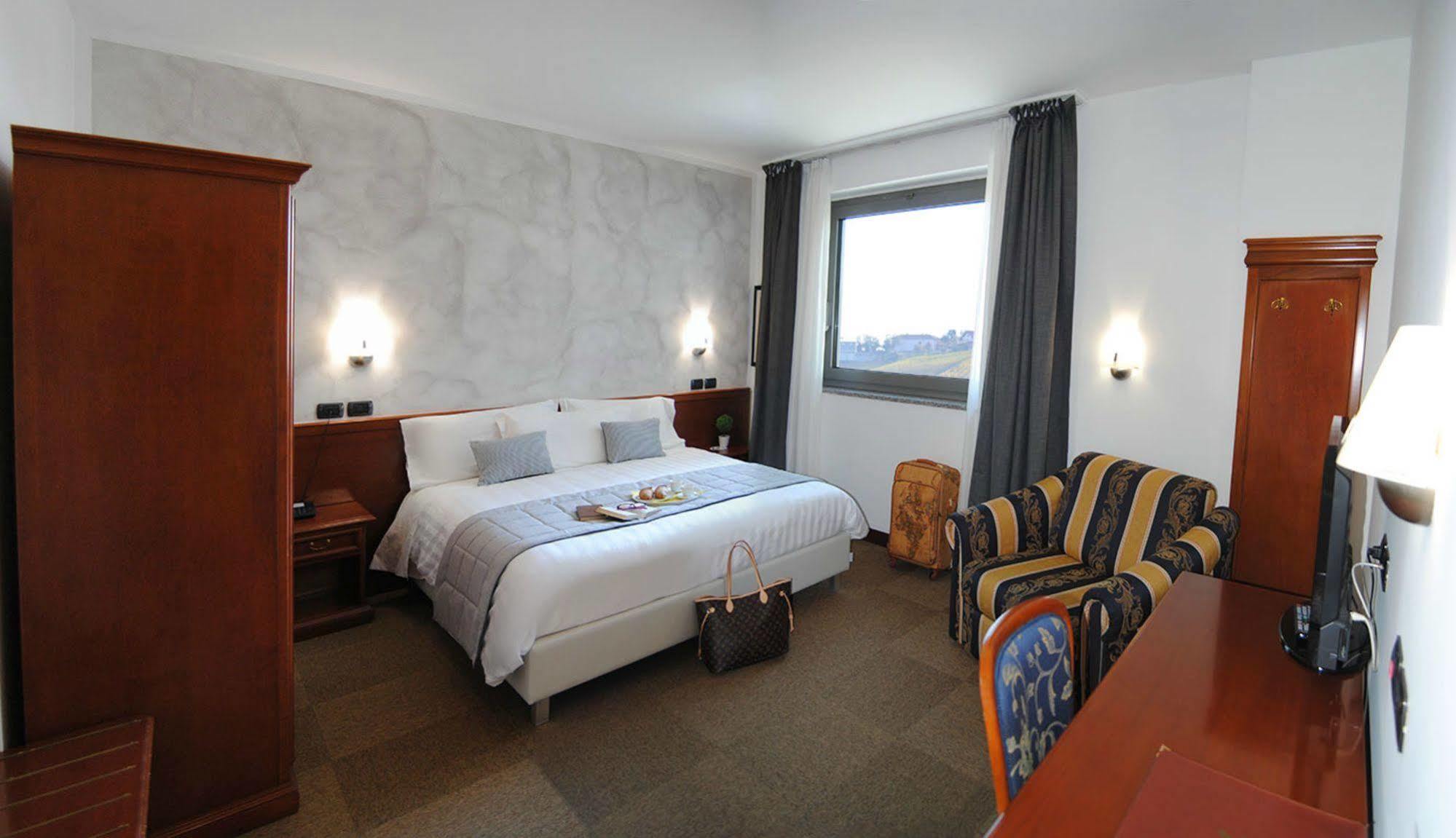 Hotel Medea (Adults Only) Alba  Dış mekan fotoğraf